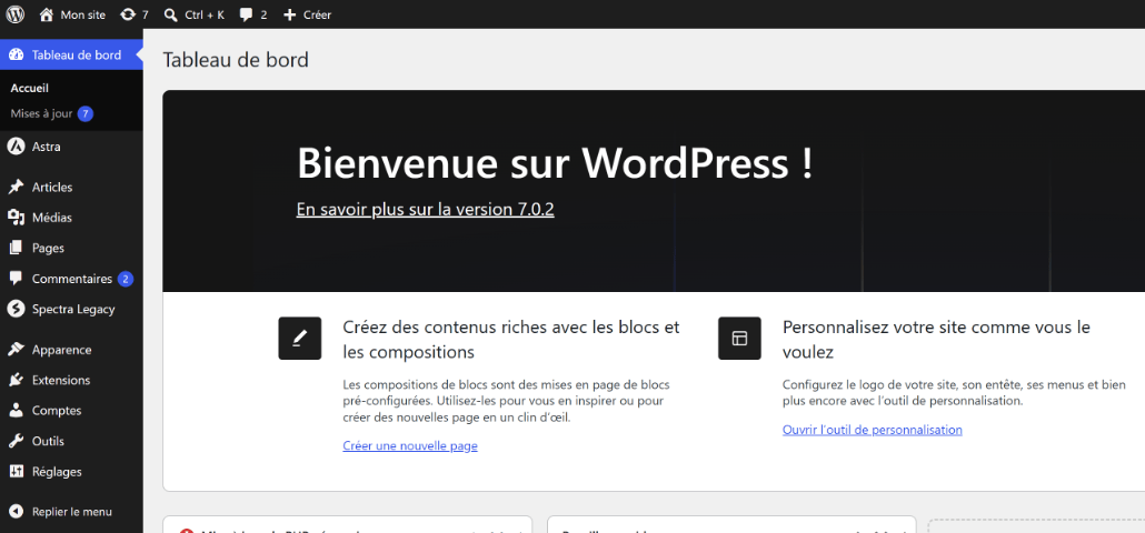 Tableau de bord de l'administration WordPress : barre d'outils en haut (nom du site, mises à jour, commentaires, bouton Créer) et barre latérale à gauche avec les menus Tableau de bord, Astra, Articles, Médias, Pages, Commentaires, Spectra Legacy, Apparence, Extensions, Comptes, Outils et Réglages.